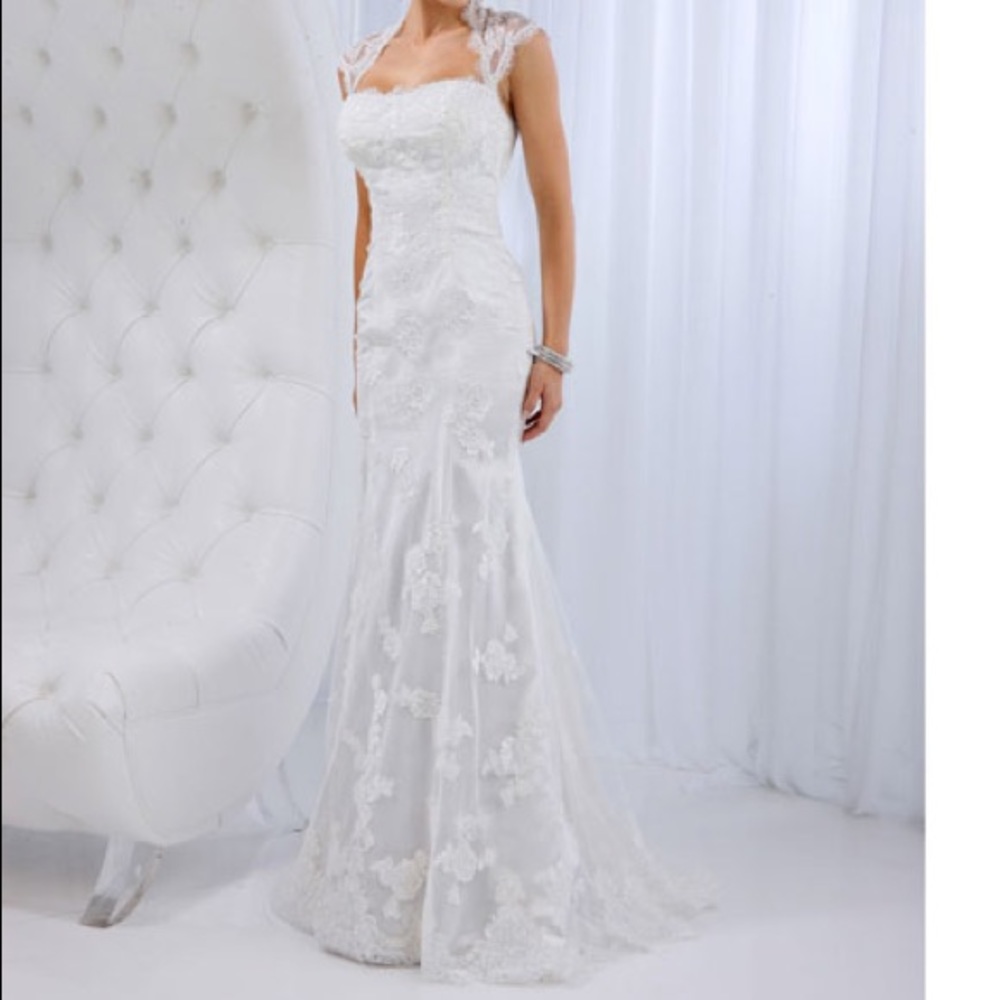 Lace Cap Sleeve Mermaid Wedding Dress in Ivory